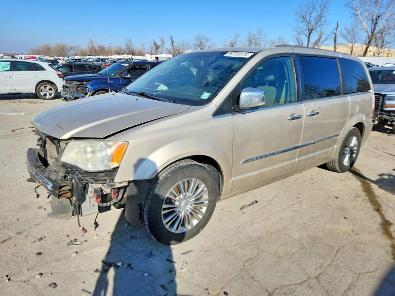 2013 CHRYSLER TOWN & COU — VIN 2C4RC1CG6DR715244