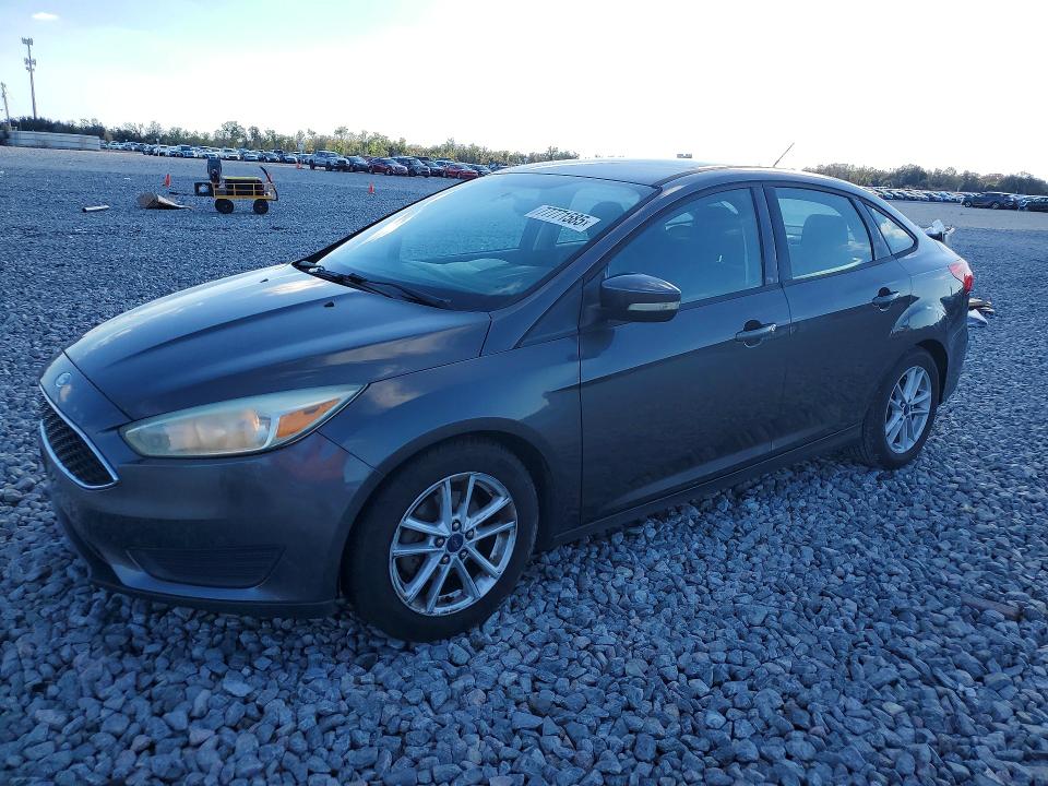 2015 FORD FOCUS SE — VIN 1FADP3F22FL329772