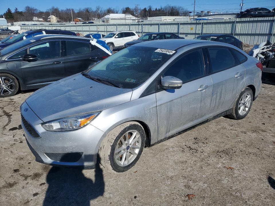 2015 FORD FOCUS SE — VIN 1FADP3F2XFL383207