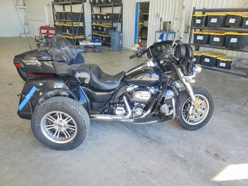 2018 HARLEY-DAVIDSON FLHTCUTG T — VIN 1HD1MAD13JB855460