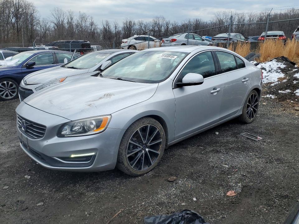 2016 VOLVO S60 — VIN YV126MFK6G2413878