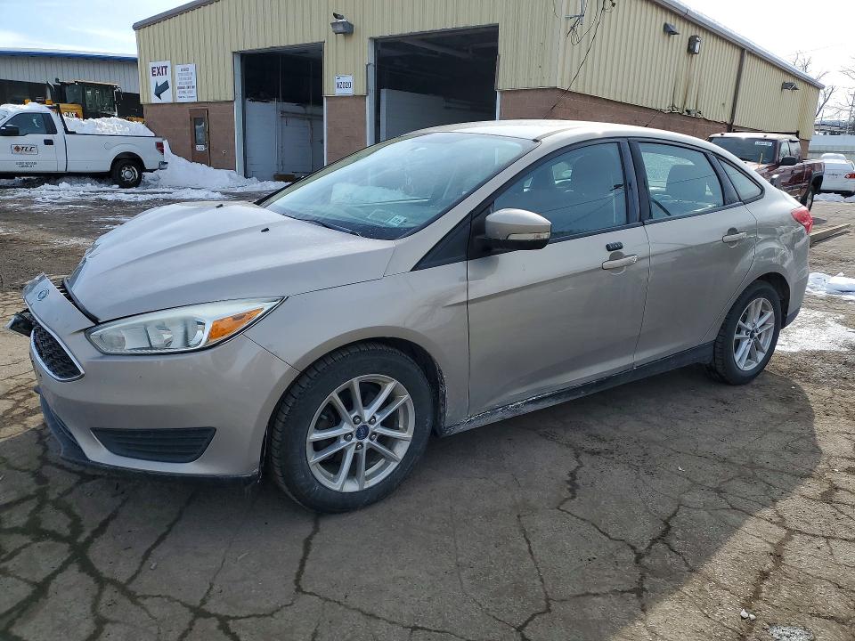 2015 FORD FOCUS SE — VIN 1FADP3F29FL237719