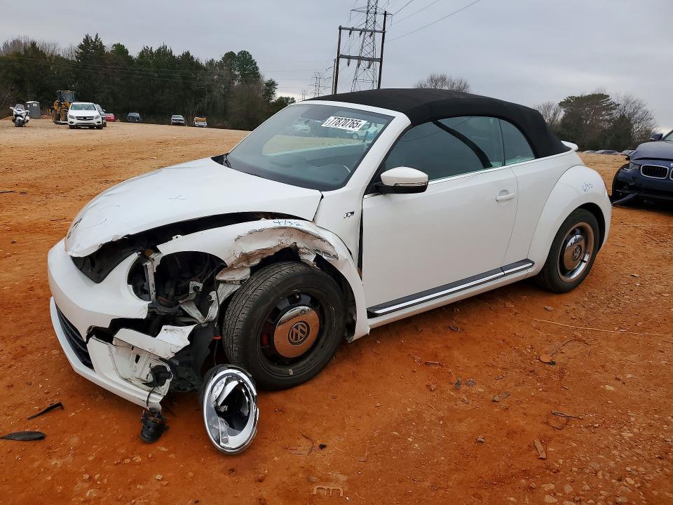 2015 VOLKSWAGEN BEETLE — VIN 3VW7T7AT1FM805256