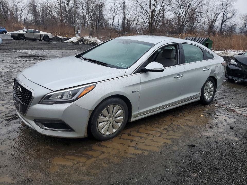 2016 HYUNDAI SONATA HYBRID — VIN KMHE24L11GA023430