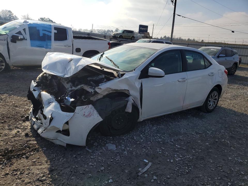 2018 TOYOTA COROLLA L — VIN 5YFBURHEXJP825889