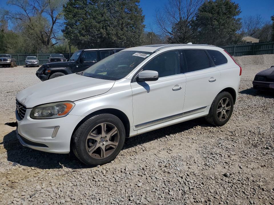 2015 VOLVO XC60 — VIN YV4902RB3F2620889