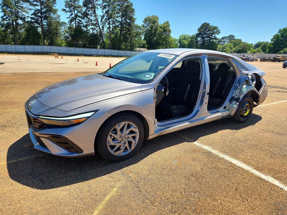 2024 HYUNDAI ELANTRA — VIN KMHLM4DG7RU816544