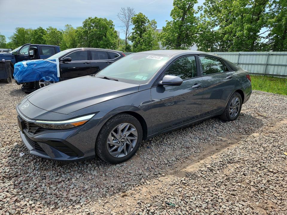 2024 HYUNDAI ELANTRA — VIN KMHLM4DJ3RU111171