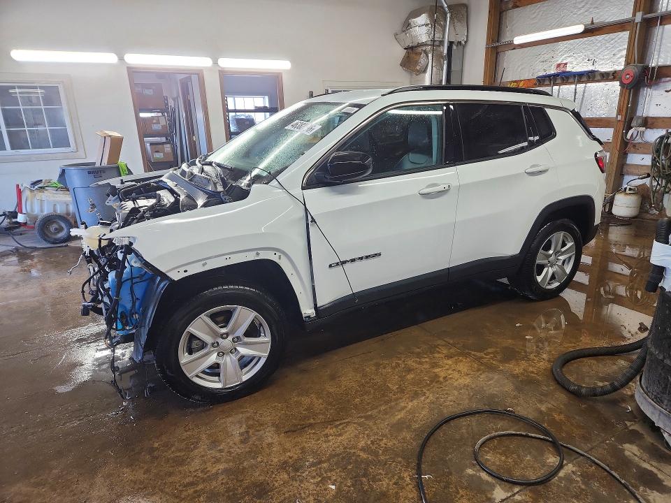 2022 JEEP COMPASS — VIN 3C4NJDBB2NT210361
