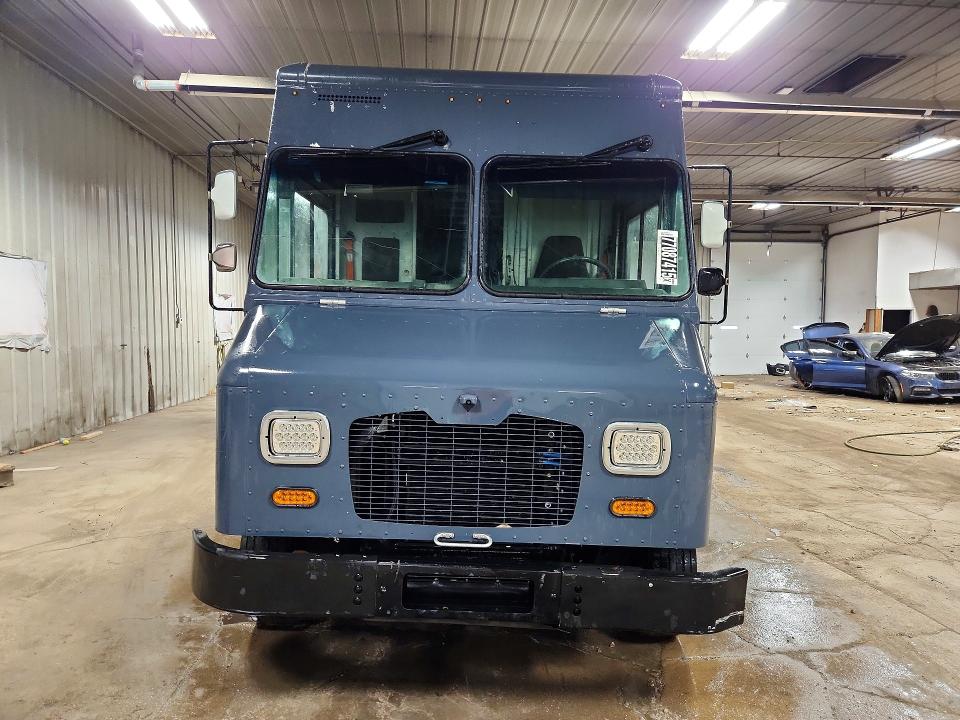 4UZAC2EA2LCLZ6813