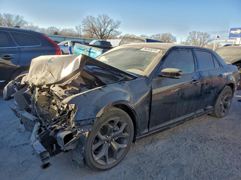 2022 CHRYSLER 300 — VIN 2C3CCABG8NH186981