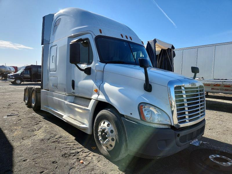 2016 FREIGHTLINER CASCADIA 1 — VIN 3AKJGLD5XGSGW8856