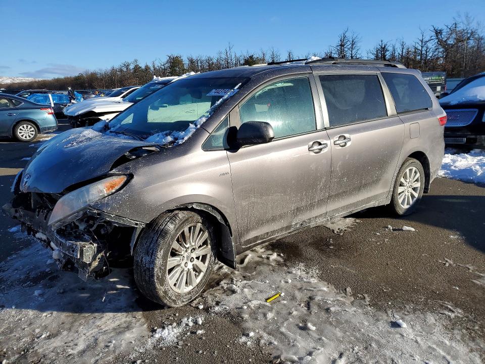 2017 TOYOTA SIENNA — VIN 5TDDZ3DC1HS152357