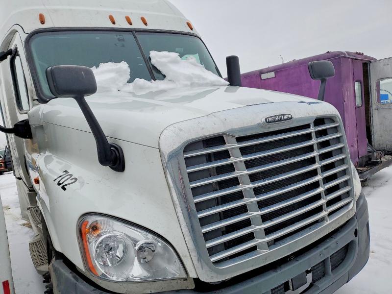 2016 FREIGHTLINER CASCADIA 125 — VIN 3AKJGLDR5GSGZ4574