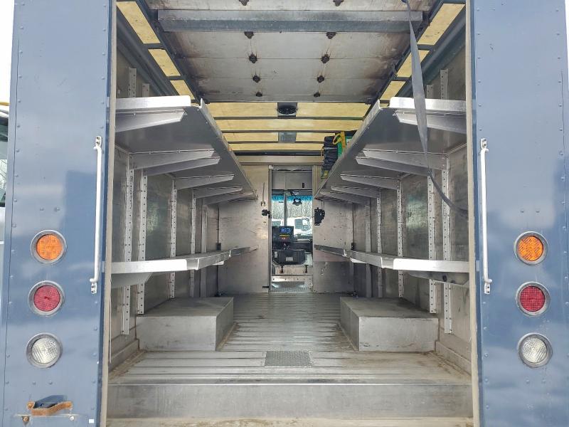 4UZAC2EA8LCMF2412