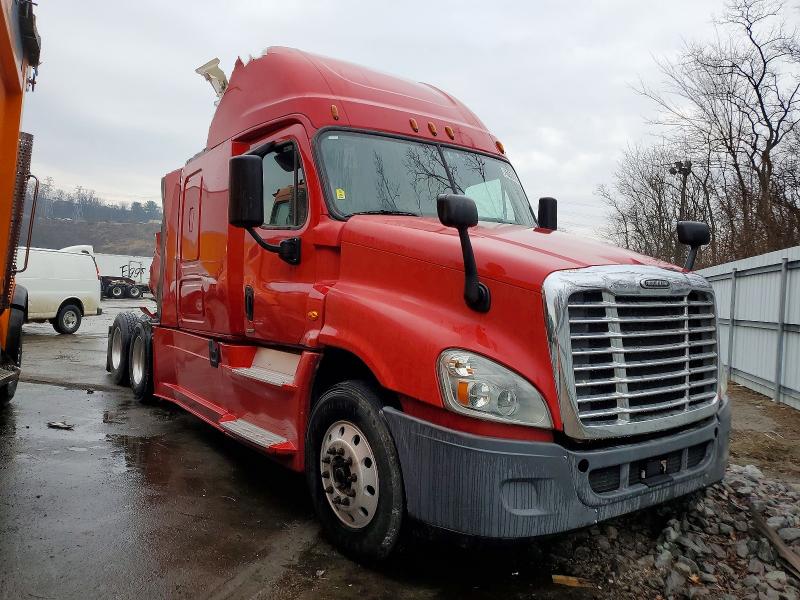 2015 FREIGHTLINER CASCADIA — VIN 3AKJGLD58FSGB3588