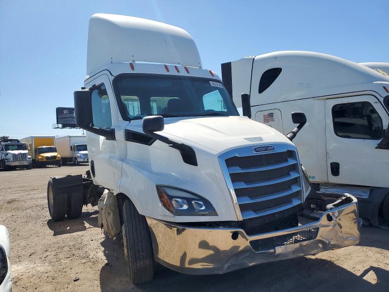 2020 FREIGHTLINER CASCADIA 1 — VIN 3AKBHSDV1LSMA0003