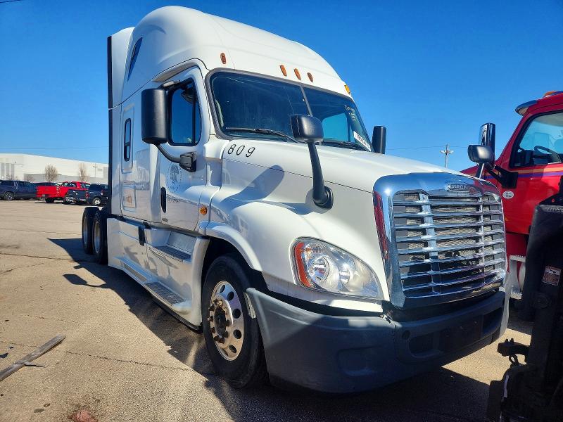 2015 FREIGHTLINER CASCADIA — VIN 3AKJGLD53FSGT3963