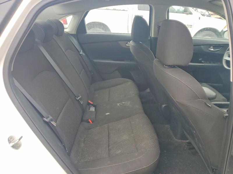 3KPF24AD2KE138677