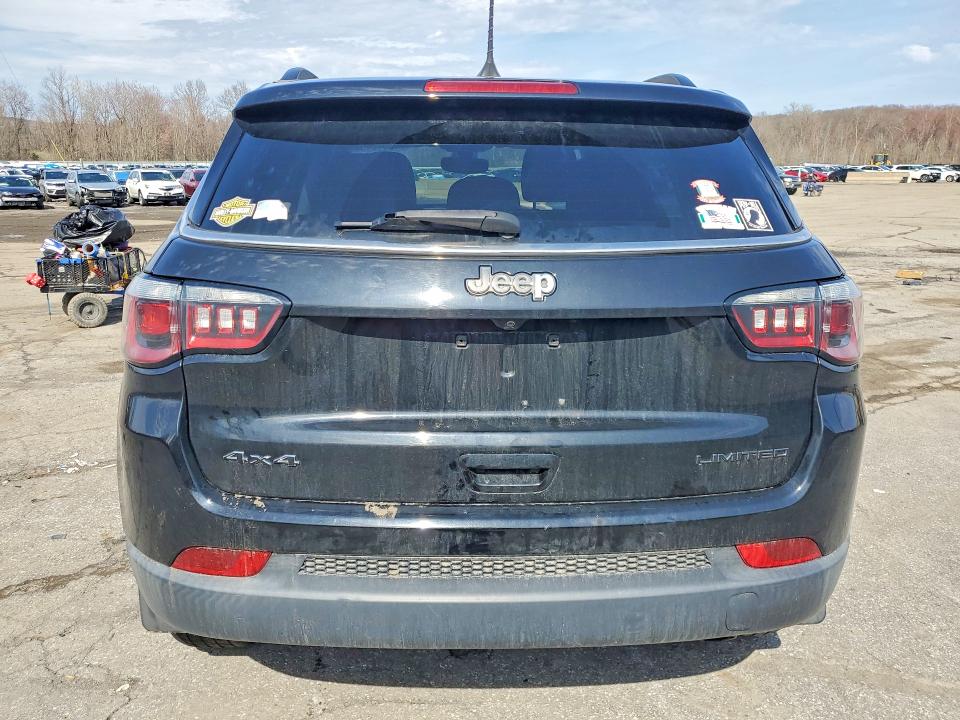 3C4NJDCB7JT282195