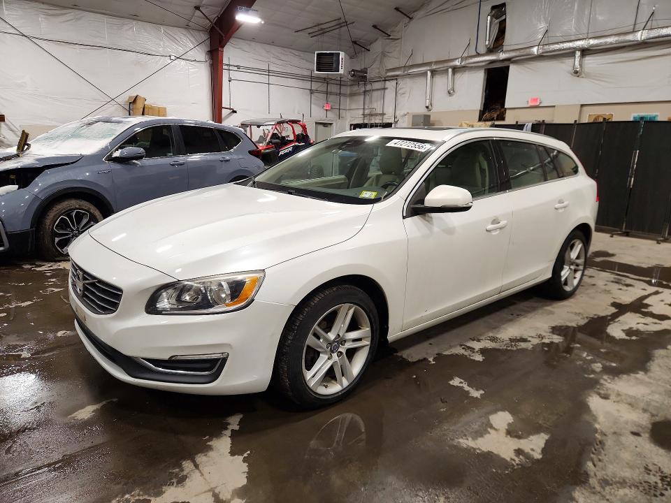 2015 VOLVO V60 — VIN YV1612SB7F1205992