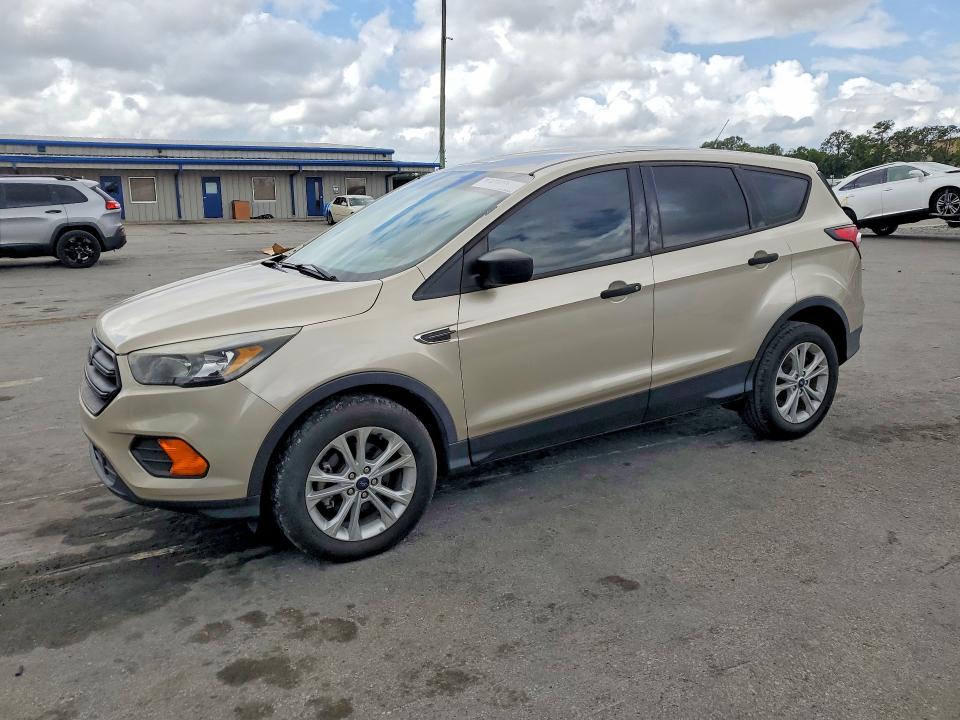 2018 FORD ESCAPE — VIN 1FMCU0F71JUB68211