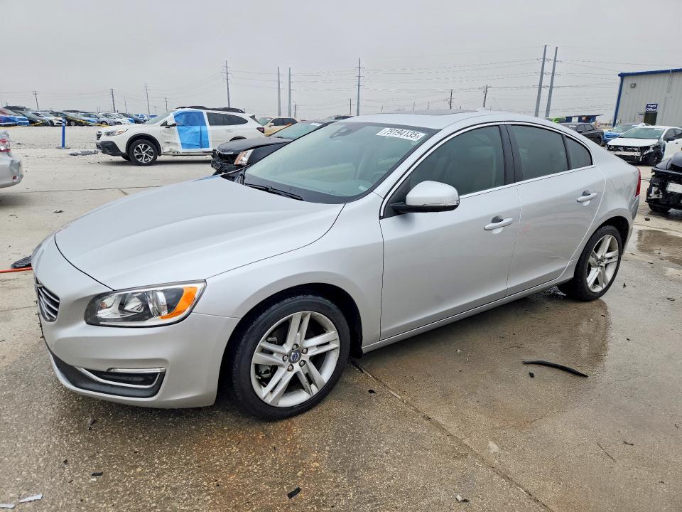 2015 VOLVO S60 — VIN YV140MFKXF1346152