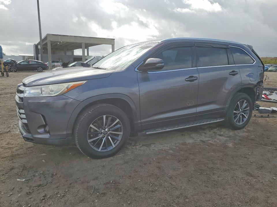 2018 TOYOTA HIGHLANDER — VIN 5TDKZRFH3JS527724