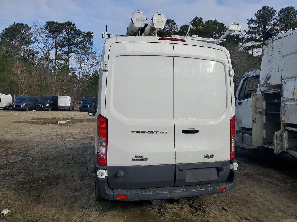 1FTYR2CV2GKA91668