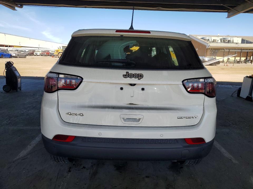3C4NJDAB6JT190739