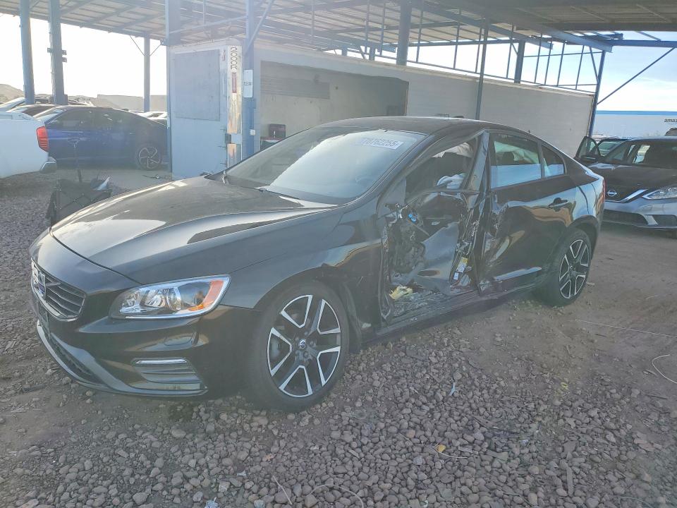 2017 VOLVO S60 — VIN YV126MFL0H2420920