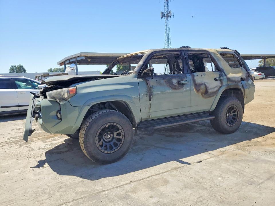2018 TOYOTA 4RUNNER — VIN JTEBU5JR7J5579429
