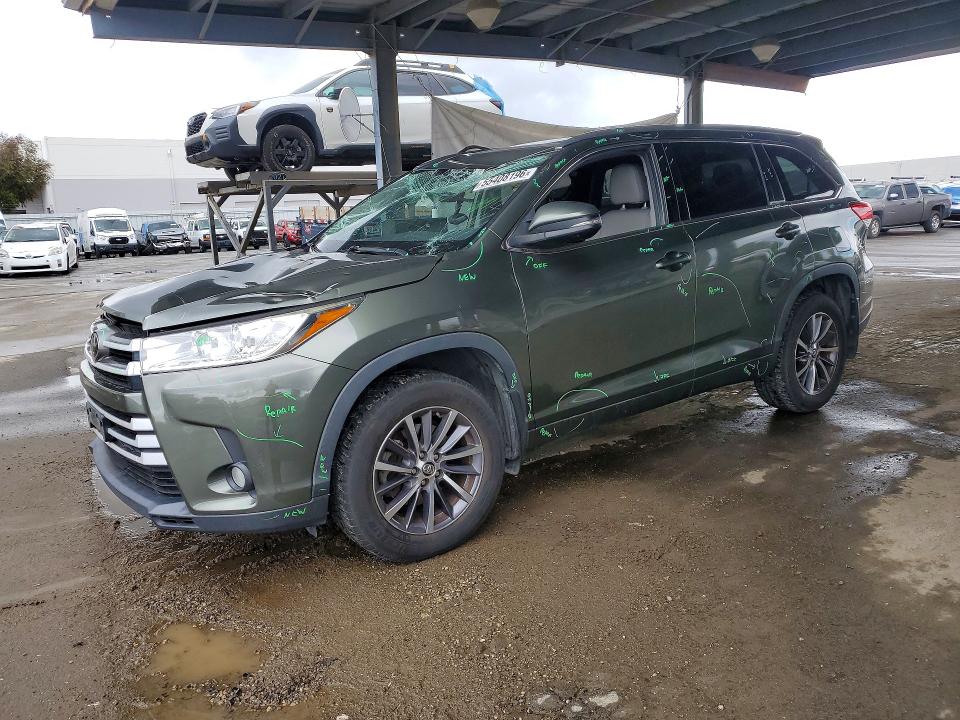 2018 TOYOTA HIGHLANDER — VIN 5TDJZRFH8JS822765