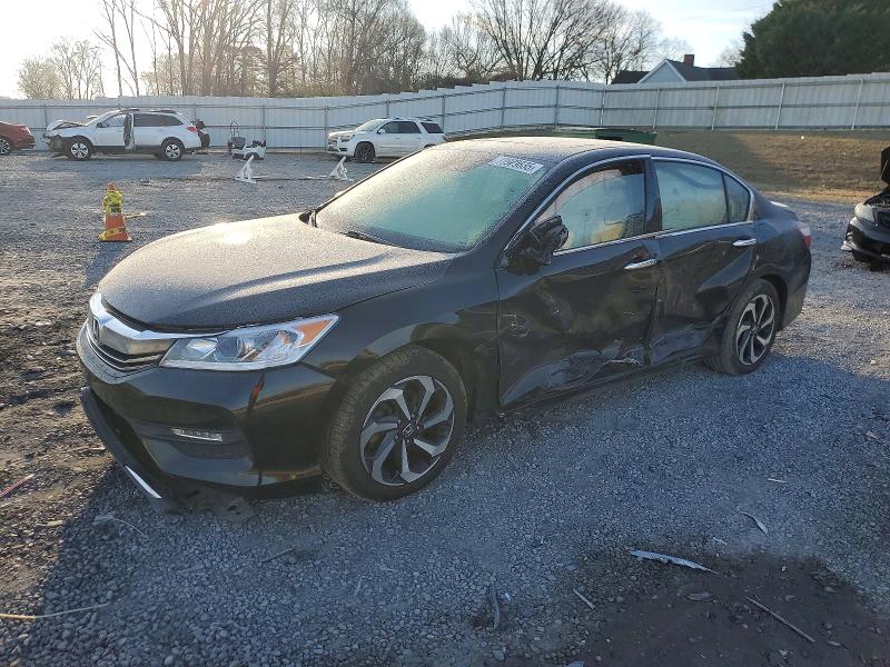 2017 HONDA ACCORD — VIN 1HGCR3F04HA006192