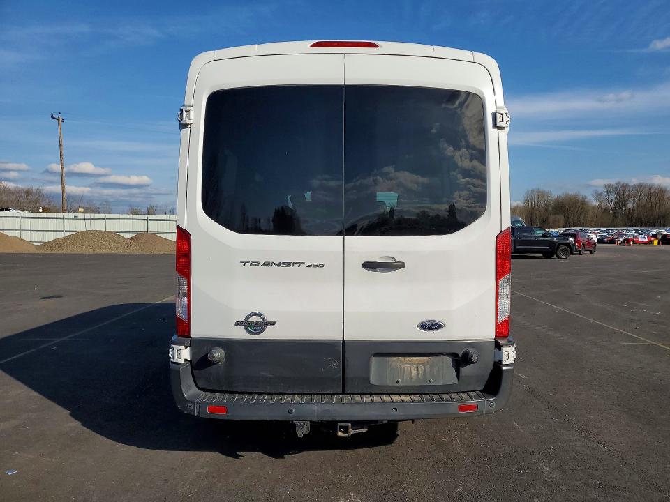 1FBAX2CV4FKA08204