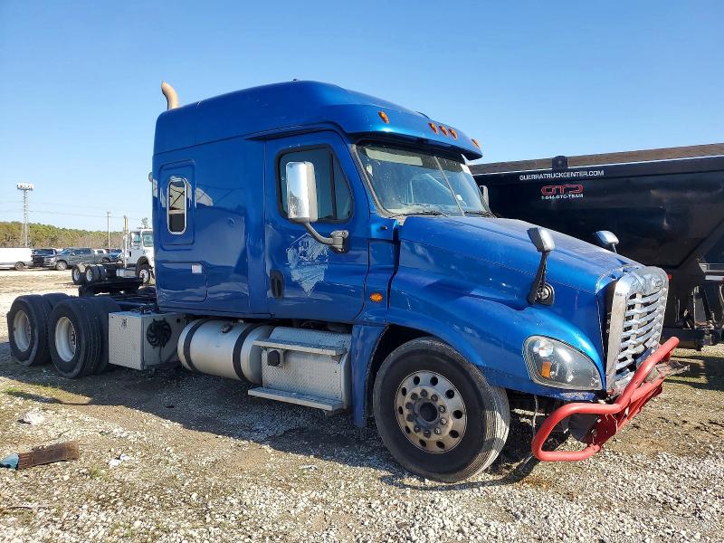 2016 FREIGHTLINER CASCADIA 1 — VIN 3AKJGLDV1GSGL8645