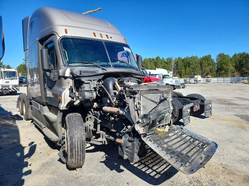 2018 FREIGHTLINER CASCADIA 1 — VIN 3AKJGLDR6JSHF2677