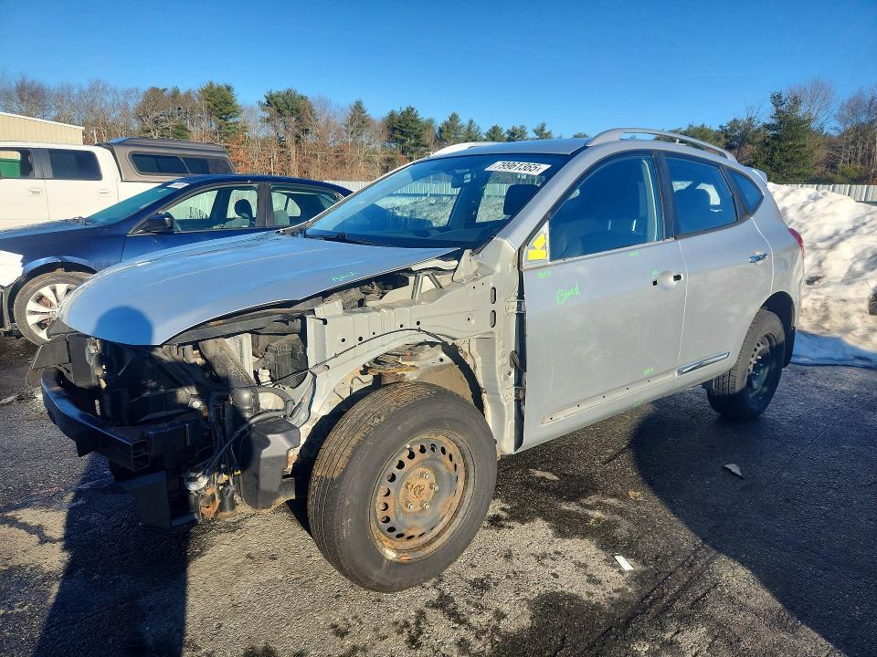 2015 NISSAN ROGUE SELECT — VIN JN8AS5MV8FW261226