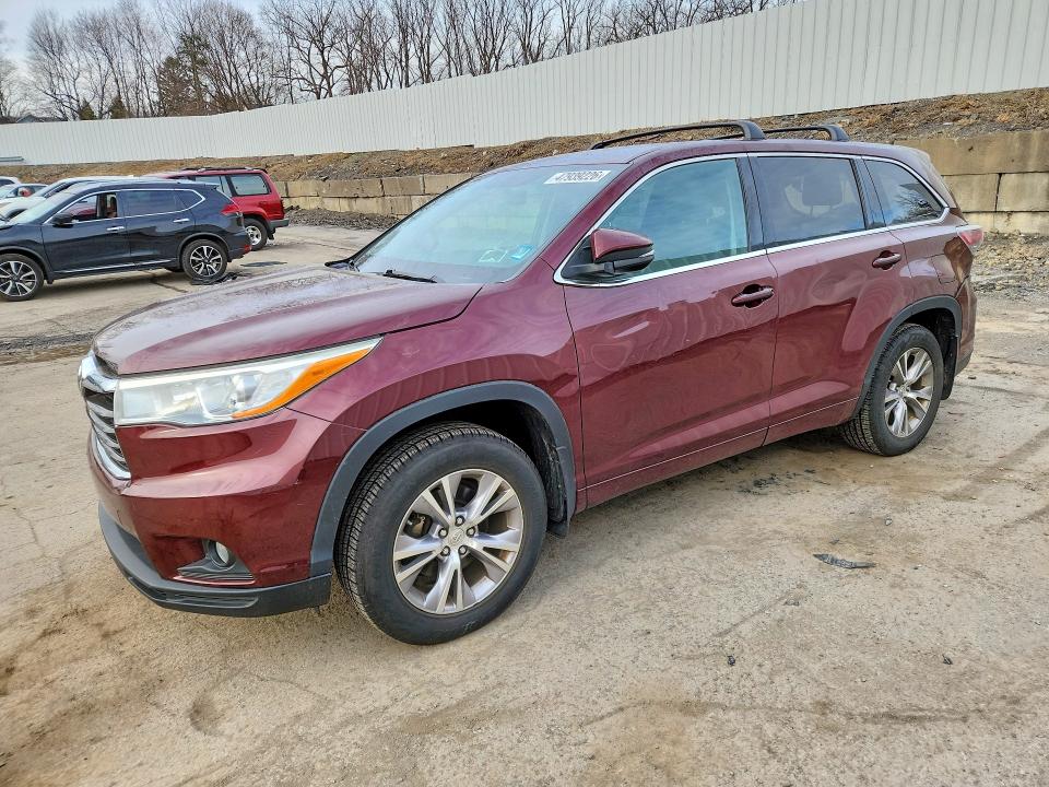 2015 TOYOTA HIGHLANDER — VIN 5TDBKRFH1FS214179