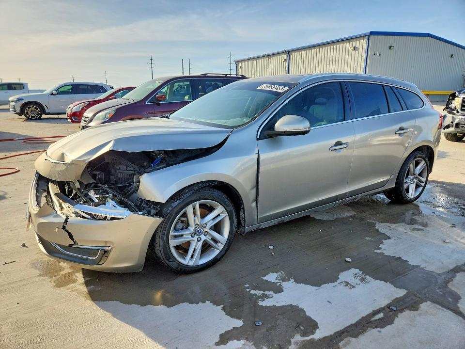 2015 VOLVO V60 — VIN YV140MEK7F1244745
