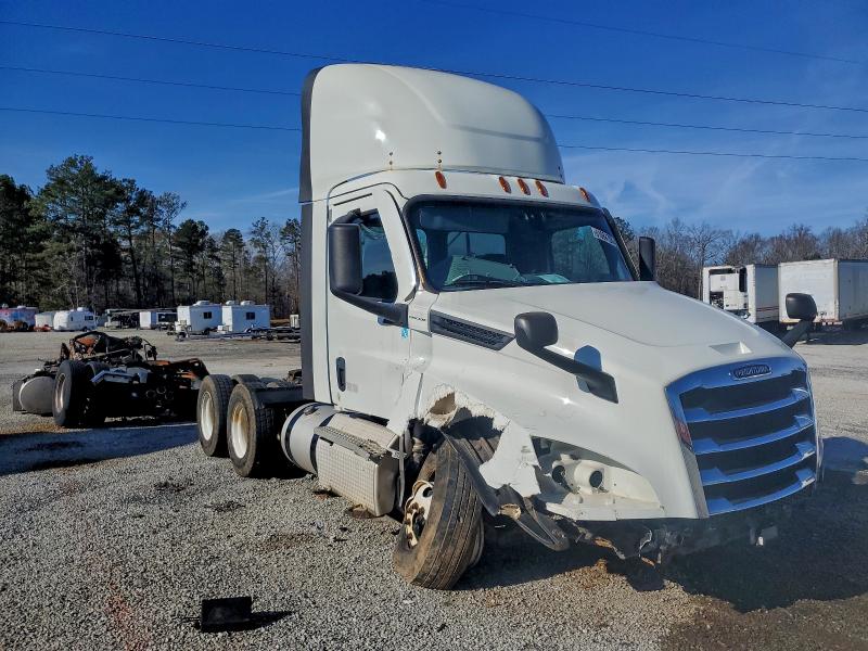 2022 FREIGHTLINER CASCADIA 1 — VIN 3AKJHLFG8NSNG6909