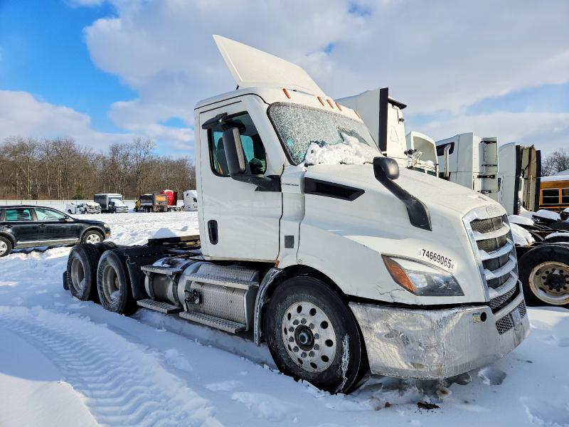 2023 FREIGHTLINER CASCADIA 1 — VIN 3AKJHTDV8PDUA1323