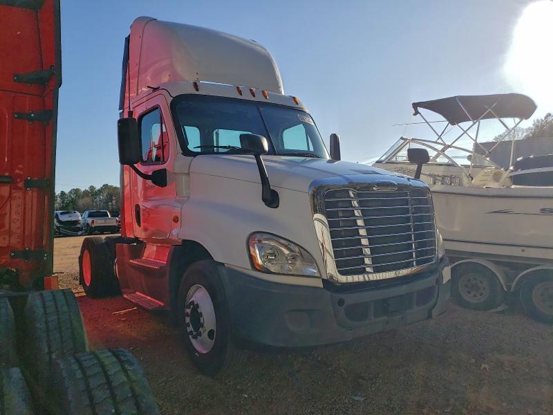 2016 FREIGHTLINER CASCADIA 1 — VIN 1FUBGEDV0GLHC5783