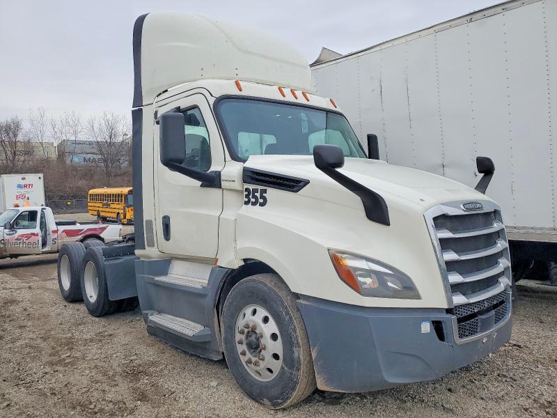 2019 FREIGHTLINER CASCADIA 1 — VIN 3AKJHLDV5KSKF9355