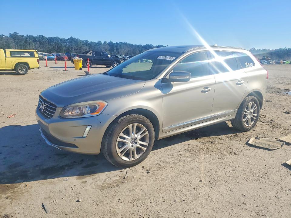 2015 VOLVO XC60 — VIN YV4612RK2F2727562