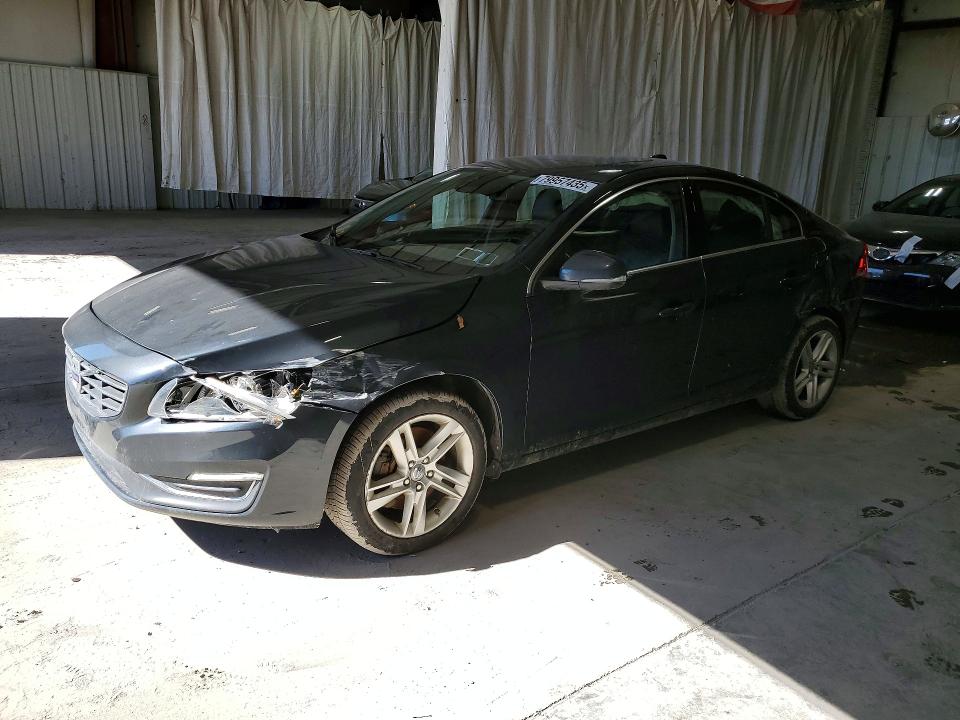 2015 VOLVO S60 — VIN YV1612TB1F2303263
