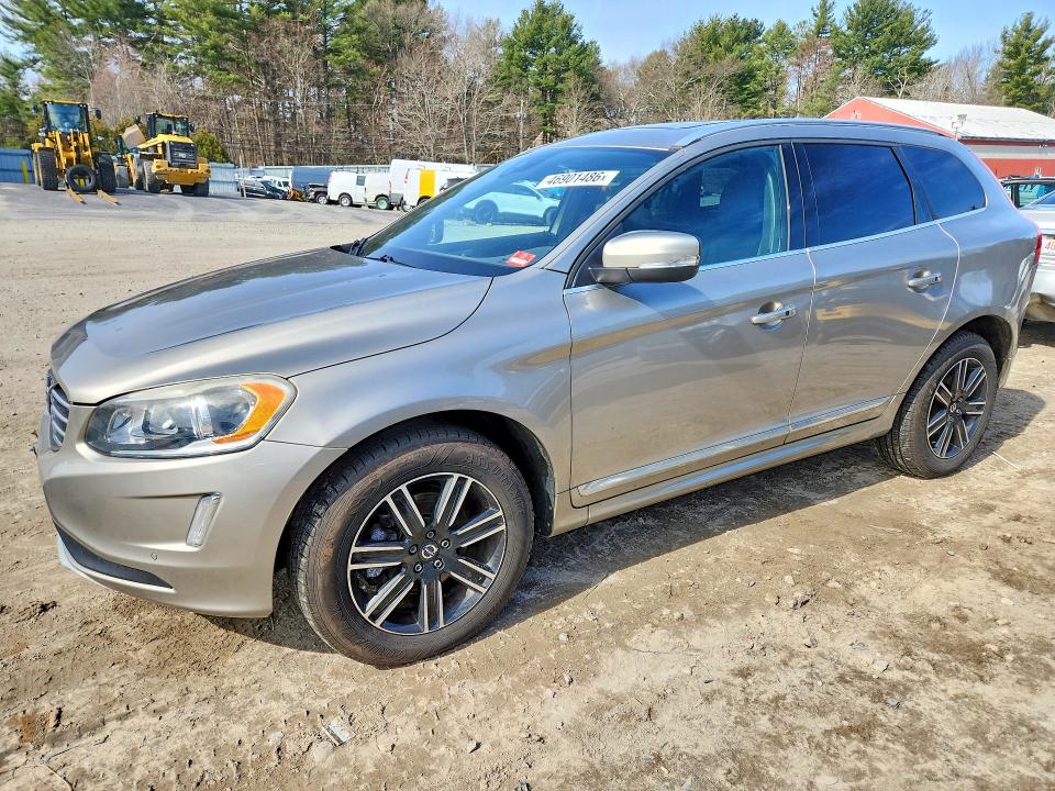 2016 VOLVO XC60 — VIN YV4612RK4G2840155