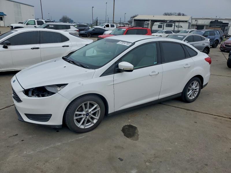 2015 FORD FOCUS SE — VIN 1FADP3F21FL300800