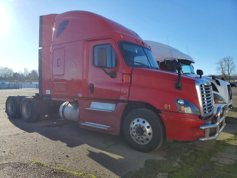 2015 FREIGHTLINER CASCADIA 1 — VIN 3AKJGLD52FSGB3294