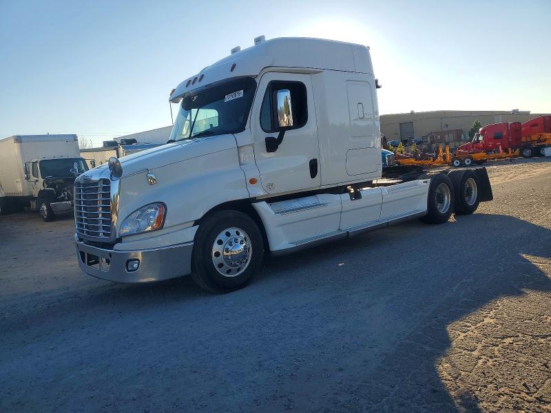 2014 FREIGHTLINER CASCADIA 1 — VIN 1FUJGLDV1ELFT2656